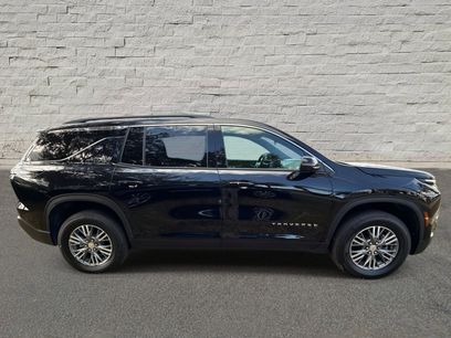 Used 2025 Chevrolet Traverse LT