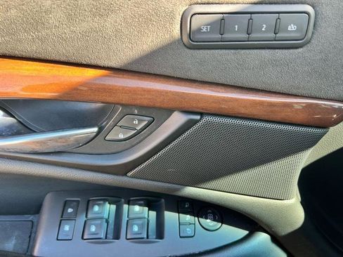 Used 2020 Cadillac Escalade Luxury AWD/4WD image 7