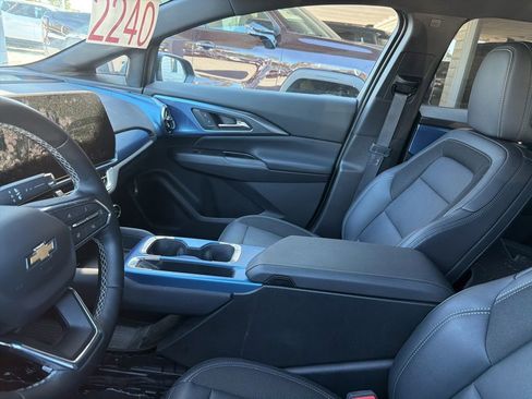 Used 2025 Chevrolet Equinox EV LT w/ Convenience Package image 8