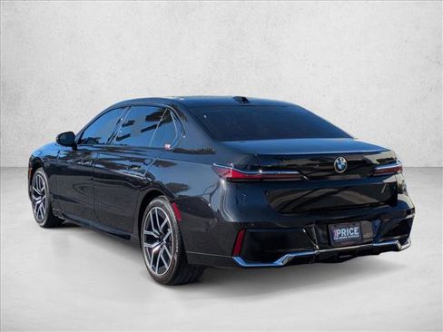 Used 2023 BMW 740i image 8