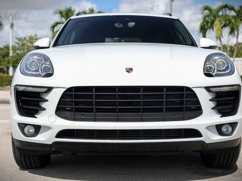 Used 2018 Porsche Macan AWD/4WD image 10