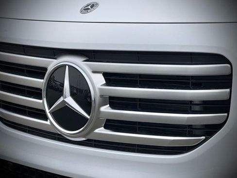 New 2026 Mercedes-Benz GLB 250 4MATIC image 3