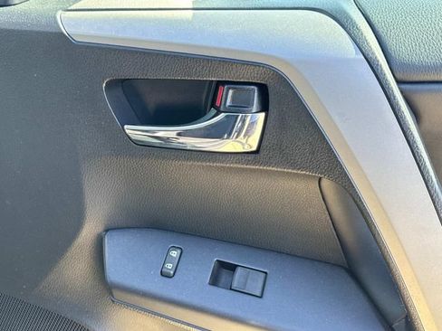 Used 2018 Toyota RAV4 XLE FWD image 20