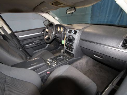 Used 2010 Dodge Charger SXT RWD image 16