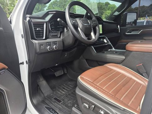 Used 2025 GMC Sierra 3500 Denali Ultimate AWD/4WD image 18
