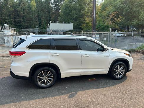 Used 2018 Toyota Highlander Limited Platinum AWD/4WD image 4