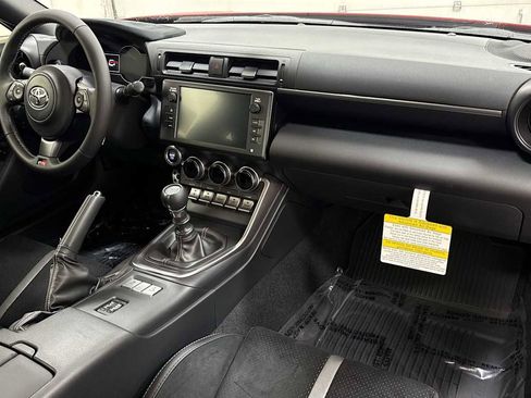 New 2025 Toyota GR86 Premium image 25