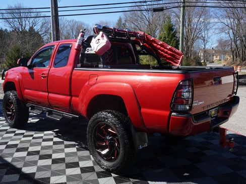 Used 2015 Toyota Tacoma 4x4 Access Cab image 9