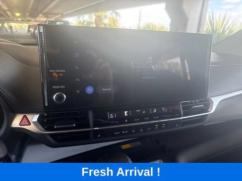Used 2026 Toyota Sienna XLE FWD image 8