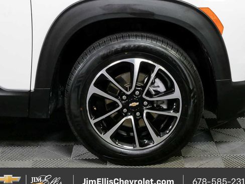 Used 2025 Chevrolet TrailBlazer LT image 35