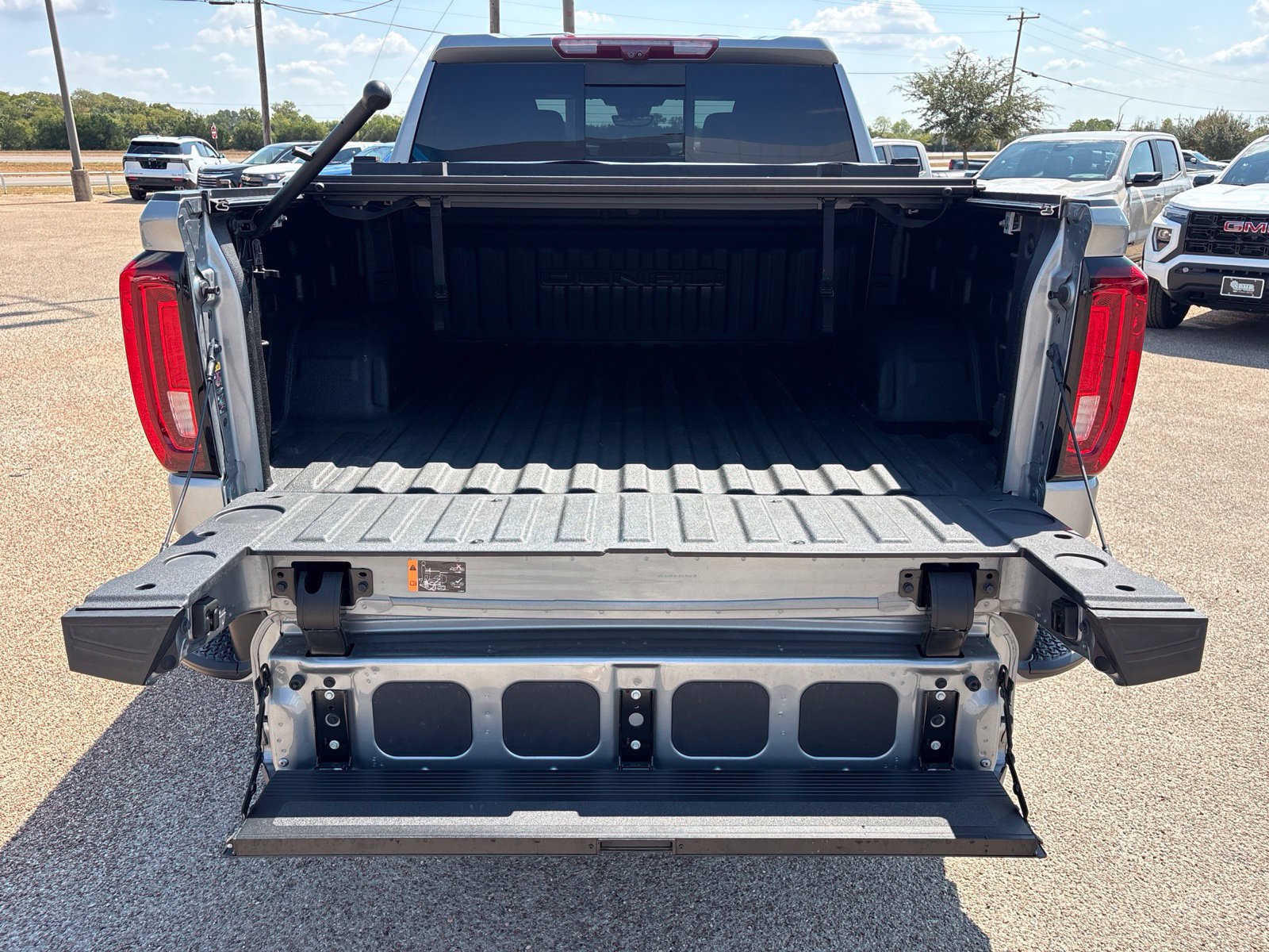 Used 2023 GMC Sierra 1500 Denali w/ Denali Reserve Package AWD/4WD image 36