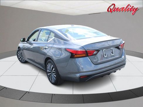 Used 2025 Nissan Altima 2.5 SV FWD image 5