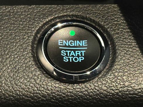 Used 2019 Ford Expedition XLT w/ Equipment Group 201A AWD/4WD image 17