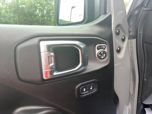 Used 2023 Jeep Wrangler Unlimited w/ Sun & Screen Package AWD/4WD image 15