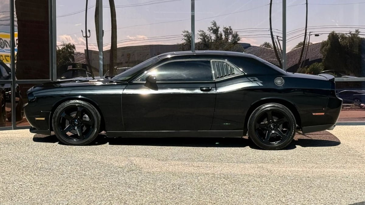 Used 2013 Dodge Challenger R/T RWD image 4