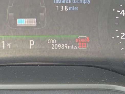 Used 2025 Toyota Sienna XLE FWD image 32