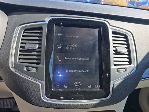 Used 2019 Volvo XC90 T6 Momentum w/ Protection Package Premier image 17