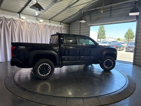Used 2024 Toyota Tacoma TRD Off-Road AWD/4WD image 4