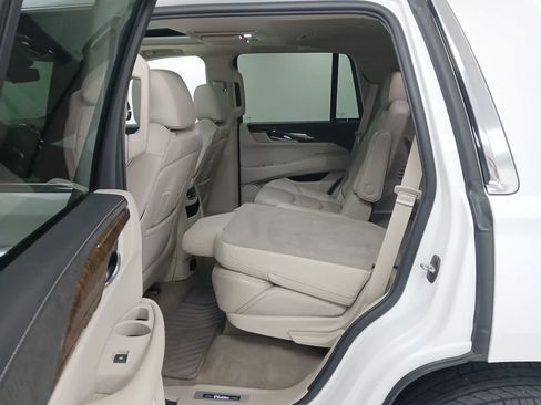 Used 2019 Cadillac Escalade Luxury image 15