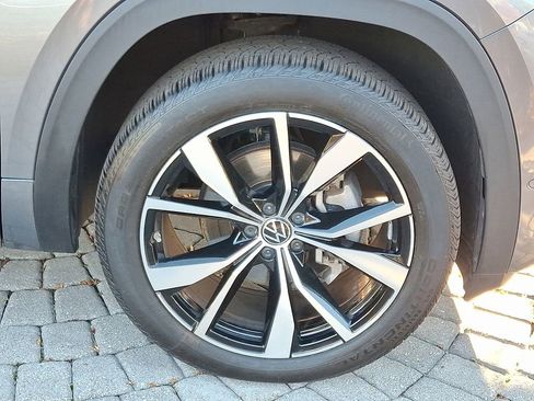 Used 2025 Volkswagen Atlas SEL Premium R-Line image 8