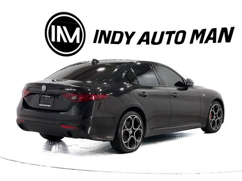 Used 2022 Alfa Romeo Giulia Ti AWD/4WD image 4