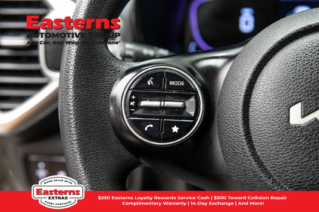 Used 2023 Kia Soul LX w/ LX Technology Package FWD image 17