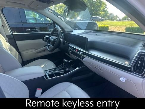 Certified 2026 Kia Sorento S w/ S Panoramic Sunroof Package FWD image 16
