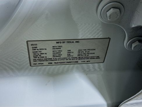 Used 2022 Tesla Model Y Long Range image 12