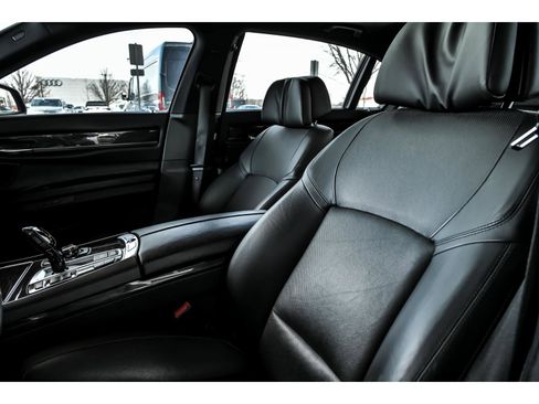 Used 2013 BMW 750Li xDrive image 12