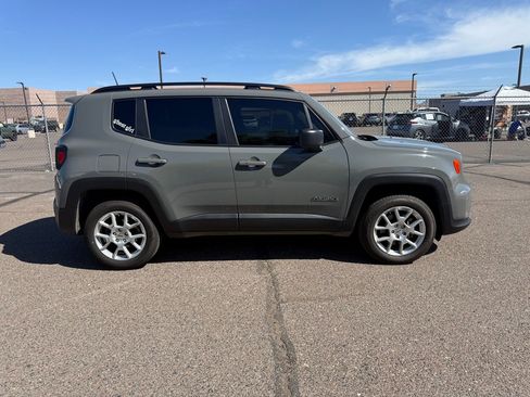 Used 2022 Jeep Renegade Latitude w/ Convenience Group image 4