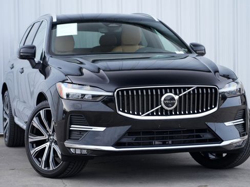 Used 2023 Volvo XC60 B5 Ultimate w/ Climate Package image 2