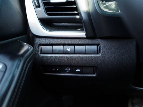 Used 2024 Nissan Rogue SV FWD image 30