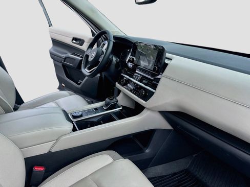 Used 2022 Nissan Pathfinder SL w/ SL Premium Package AWD/4WD image 32