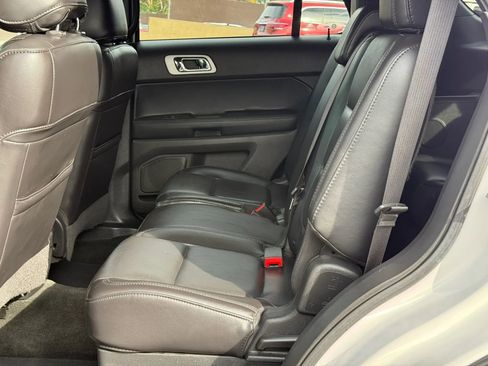 Used 2014 Ford Explorer XLT w/ Equipment Group 202A AWD/4WD image 19