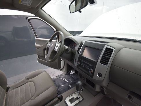 Used 2020 Nissan Frontier S image 17