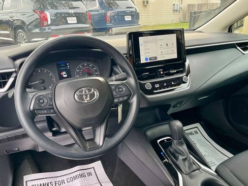 Used 2025 Toyota Corolla LE image 10