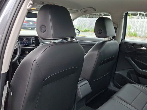 Used 2024 Volkswagen Jetta SE FWD image 21