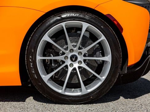 Used 2024 McLaren Artura RWD image 40
