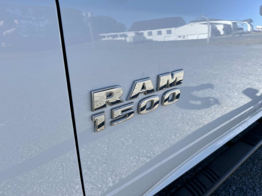 Used 2015 RAM 1500 Express RWD image 38