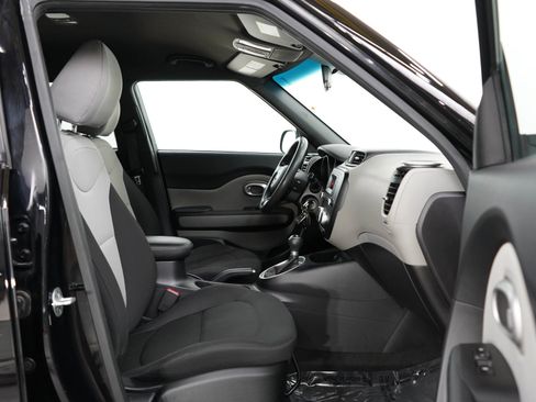 Used 2015 Kia Soul FWD image 11