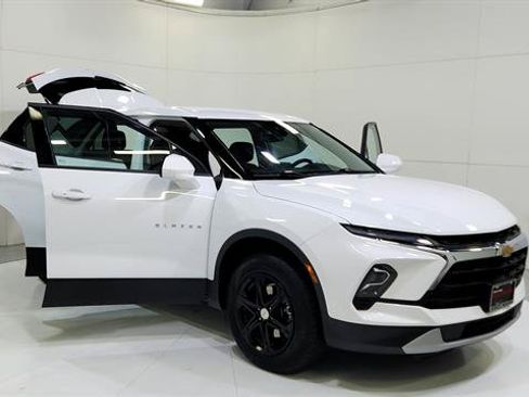 Used 2025 Chevrolet Blazer LT FWD image 29
