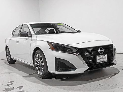 Used 2025 Nissan Altima 2.5 SV FWD image 33
