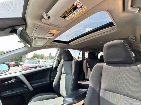 Used 2018 Toyota RAV4 XLE AWD/4WD image 34