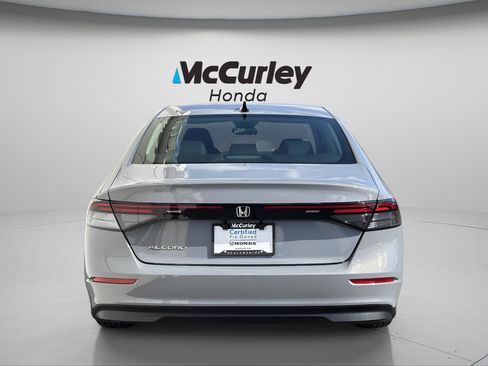 Certified 2025 Honda Accord SE image 5