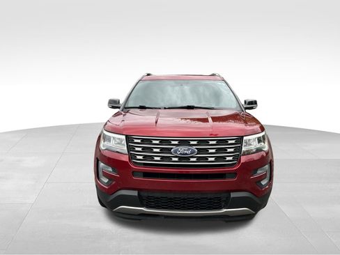 Used 2017 Ford Explorer XLT w/ Equipment Group 202A AWD/4WD image 9