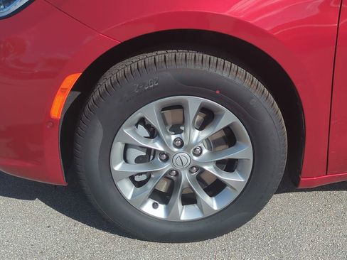 New 2026 Chrysler Pacifica Limited AWD/4WD image 11