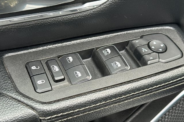 Used 2025 RAM 1500 Laramie AWD/4WD image 13