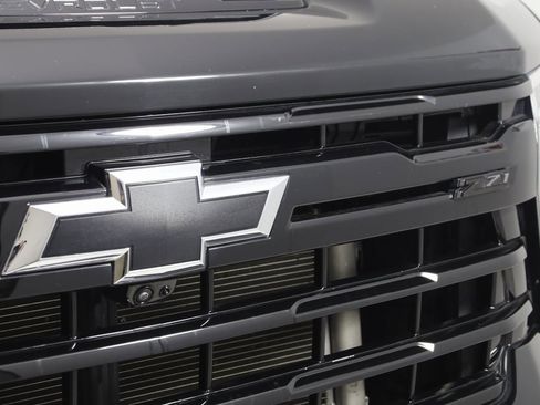 Used 2024 Chevrolet Silverado 2500 LT w/ Midnight Edition image 17