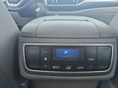 Used 2019 Toyota Highlander Plus FWD image 24