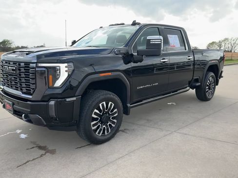 Used 2024 GMC Sierra 2500 Denali Ultimate AWD/4WD image 3